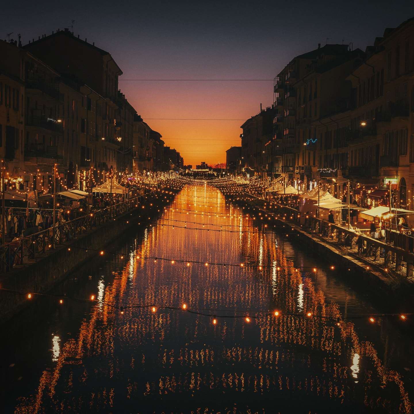 Milano, il Naviglio Grande al tramonto con le luci accese lungo l’acqua